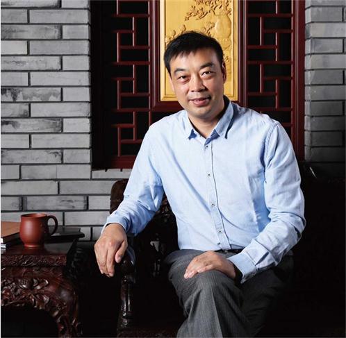 强艺红木总经理、“上海家具艺术大师”吕国强先生