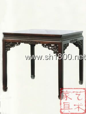 清代中期红木灵芝纹插角八仙桌