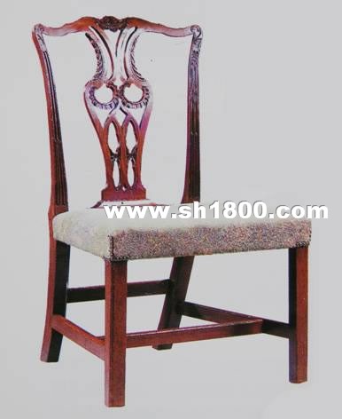 中国艺术品-齐彭代尔式椅子。四脚枨子出现“步步高”的模样，吸收了中国家具设计的元素。