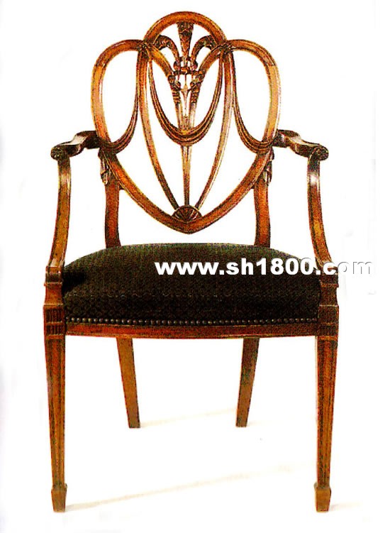 图2 海本威特式扶手椅