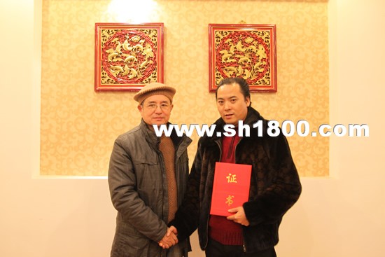 中国工艺美术学会工艺设计分会授予陈宏光副会长证书