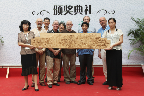 各国嘉宾、国际木文化学会专家与大师和作品合影