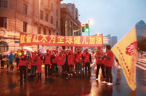 航管红木支持上海马拉松，为全球健儿加油